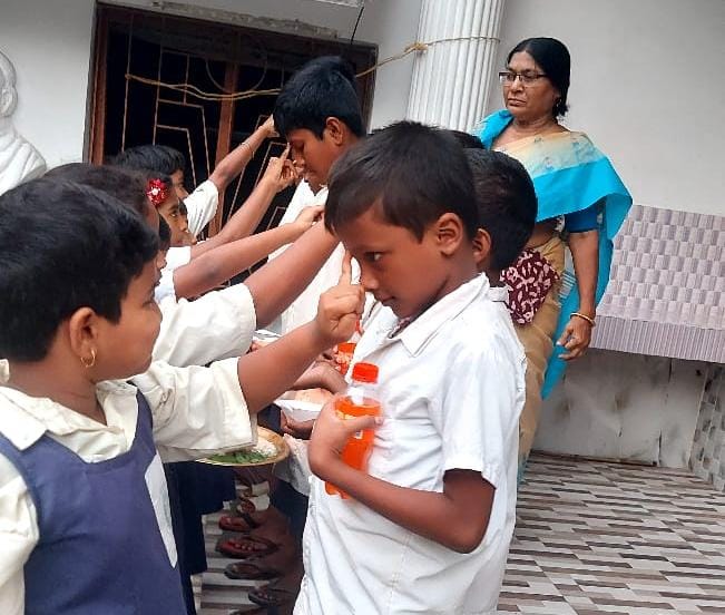 বোন ফোঁটার প্রচলন ।🙏🙏 বোনেদের নিরাপত্তা দেওয়ার অঙ্গীকার করবে