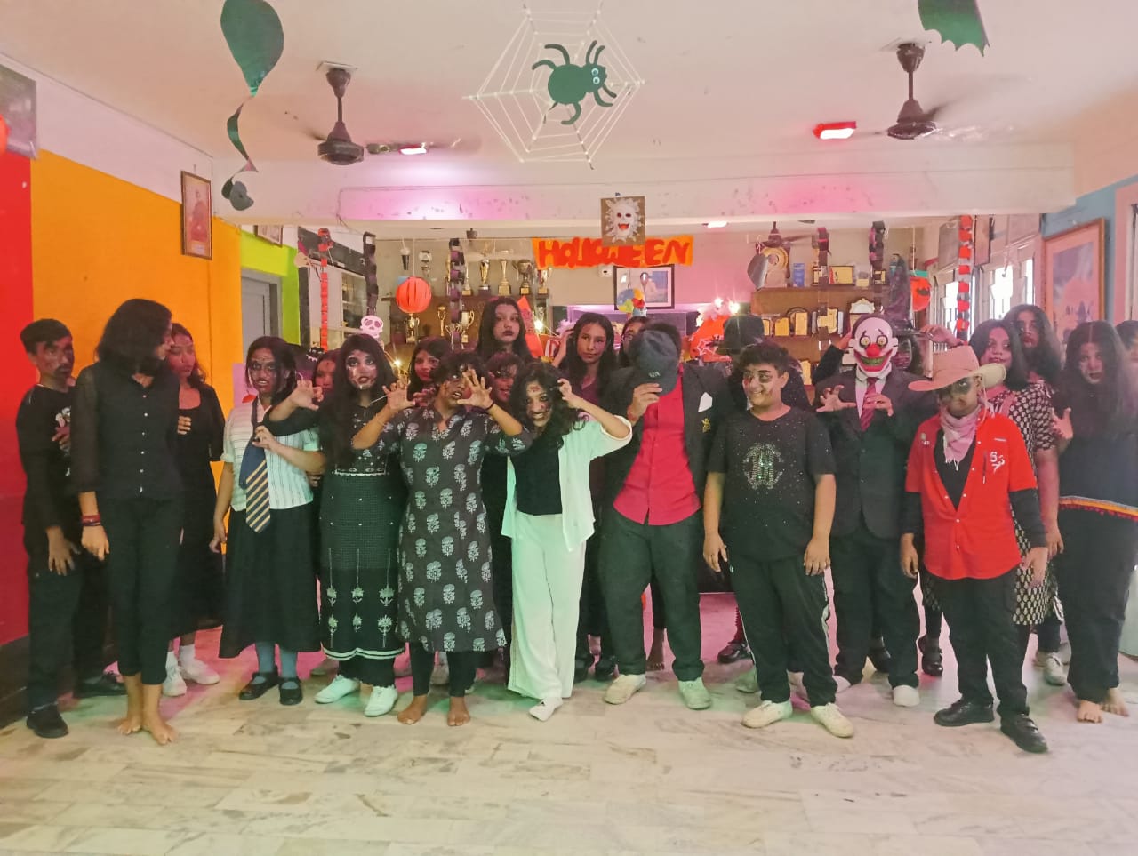 আদিত্য একাডেমি, দমদম সৃজনশীলতার অনন্য ছোঁয়ায় হ্যালোউইন উদযাপন করল — “যেখানে পশ্চিমের সঙ্গে মিলিত পূর্ব”….