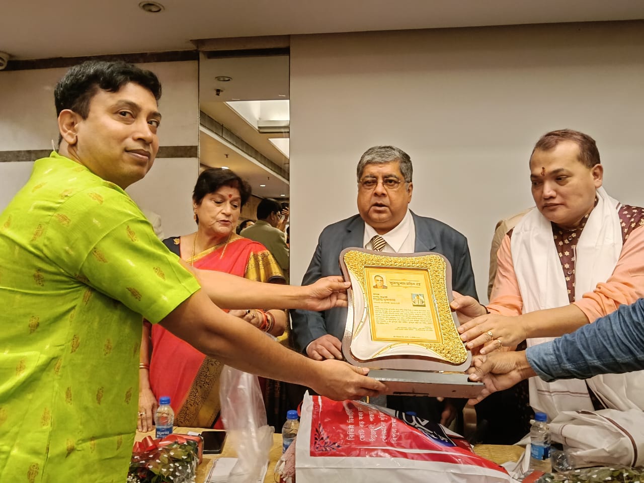 বিচারপতি ইন্দ্রপ্রসন্ন মুখার্জি কে সংবর্ধনা জানালো লিগ্যাল এইড ফোরাম…